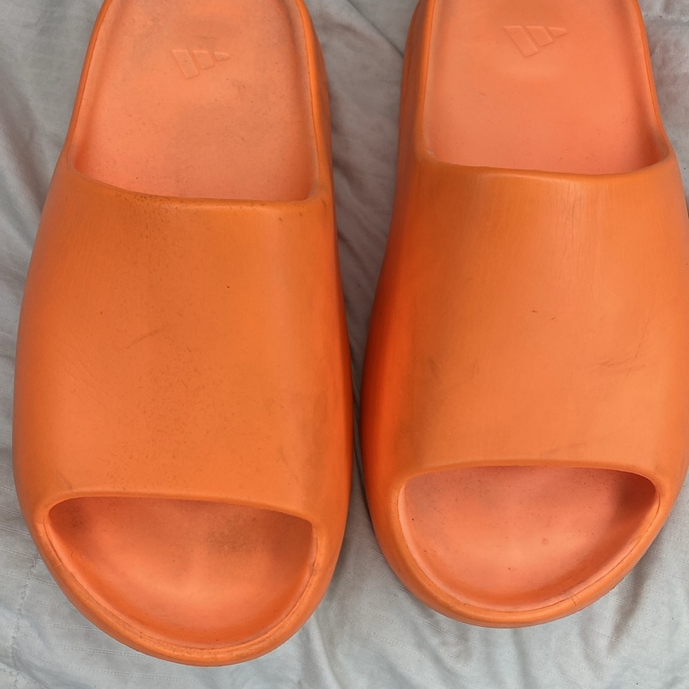 Yeezy Slides - Picture 5 of 7